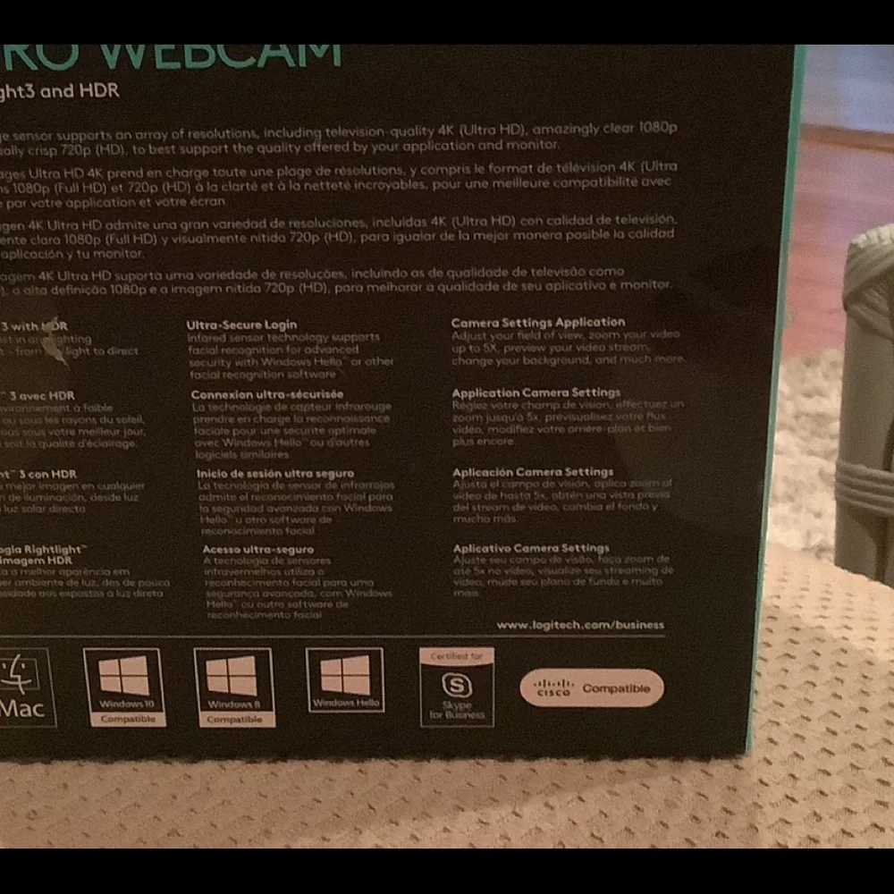 Logitech 4K PRO WEBCAM with right light 3 and HDR Black